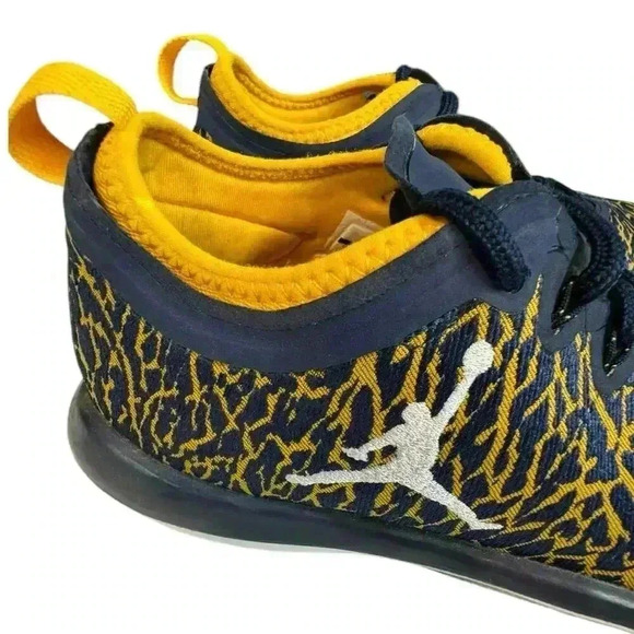 NIKE Size 8 - Jordan Trainer 1 Low Michigan 2016
Yellow / Blue Shoe - Picture 15 of 16